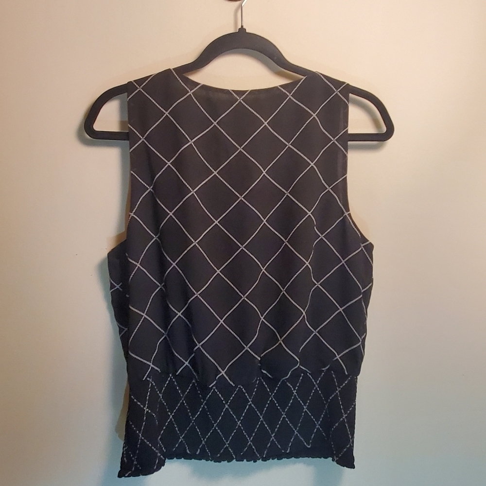 White House Black Market Sleeveless Geometric Smocked Blouse Size 8 NWT - Picture 3 of 11